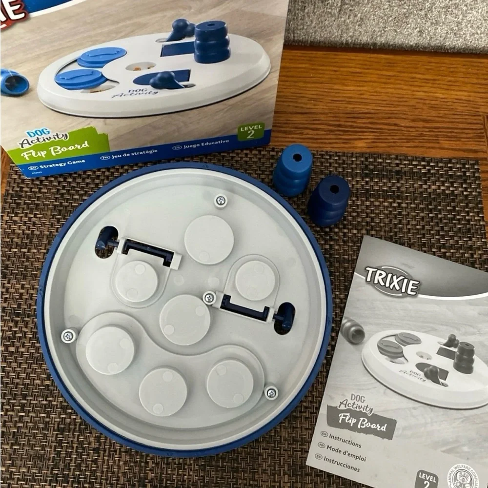 Trixie Dog Activity Flip Board - Blue and White